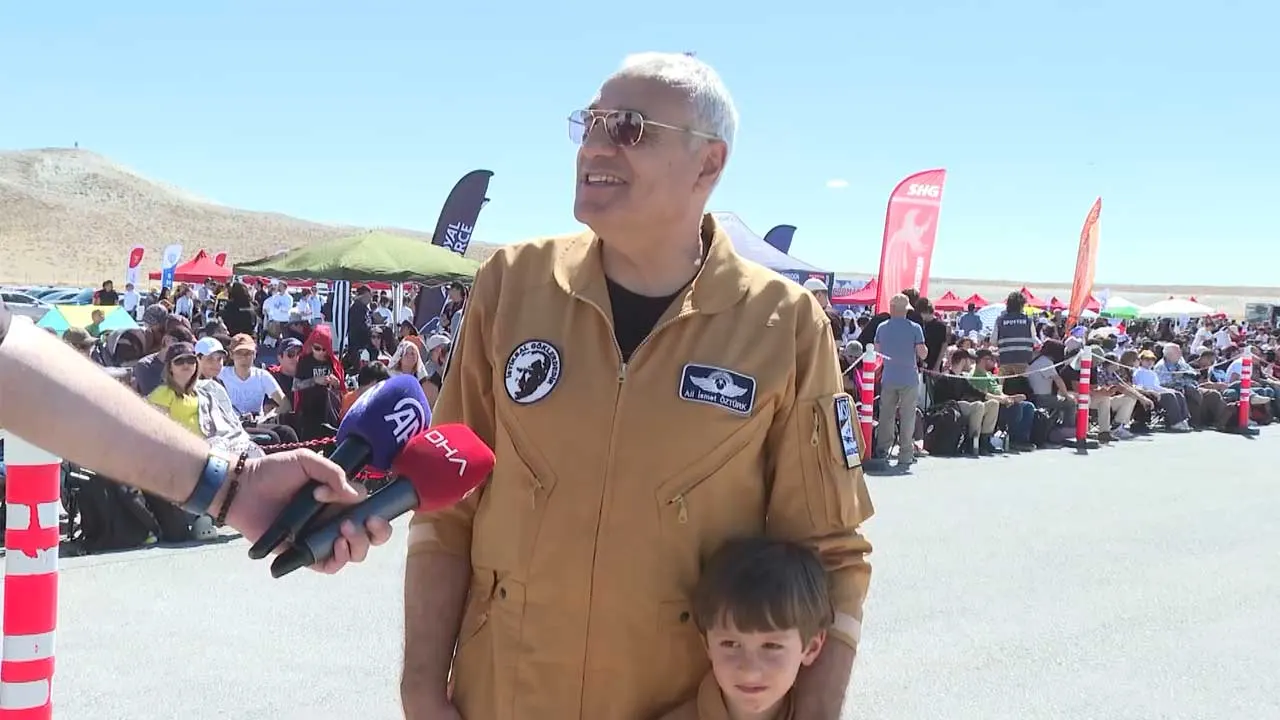 Eskişehir’de Dede Ile Torun Gösteri Uçuşu Yaptı1