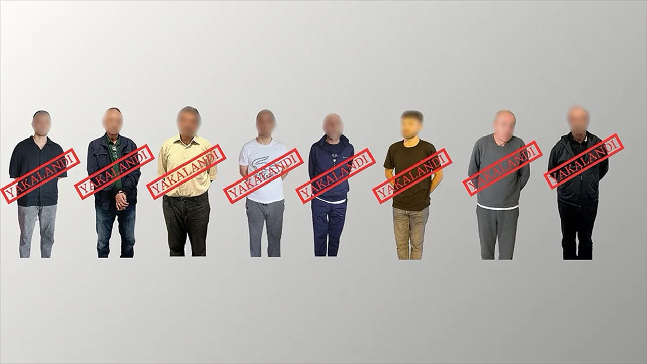 Kırmızı Bültenle Aranan 8 Suçlu Türkiye’ye Getirildi1