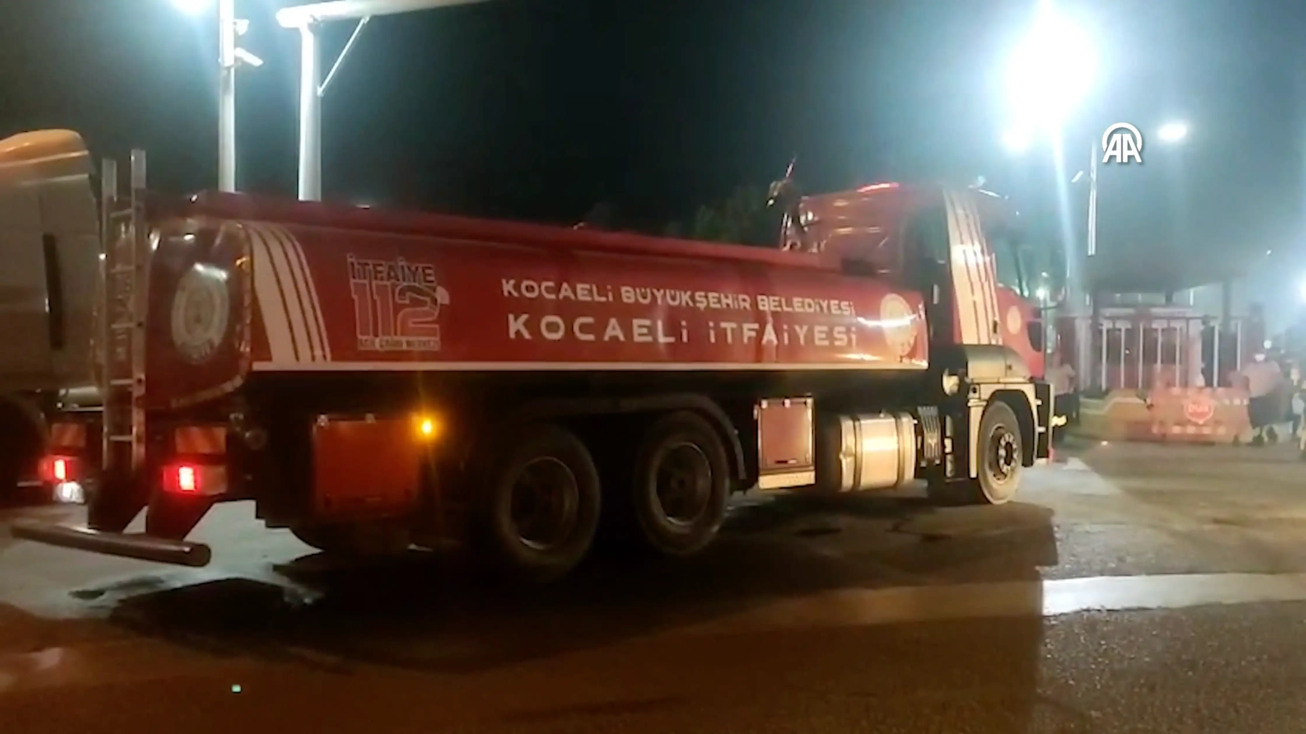 Kocaeli’de Boya Fabrikasında Tanker Sızıntısı