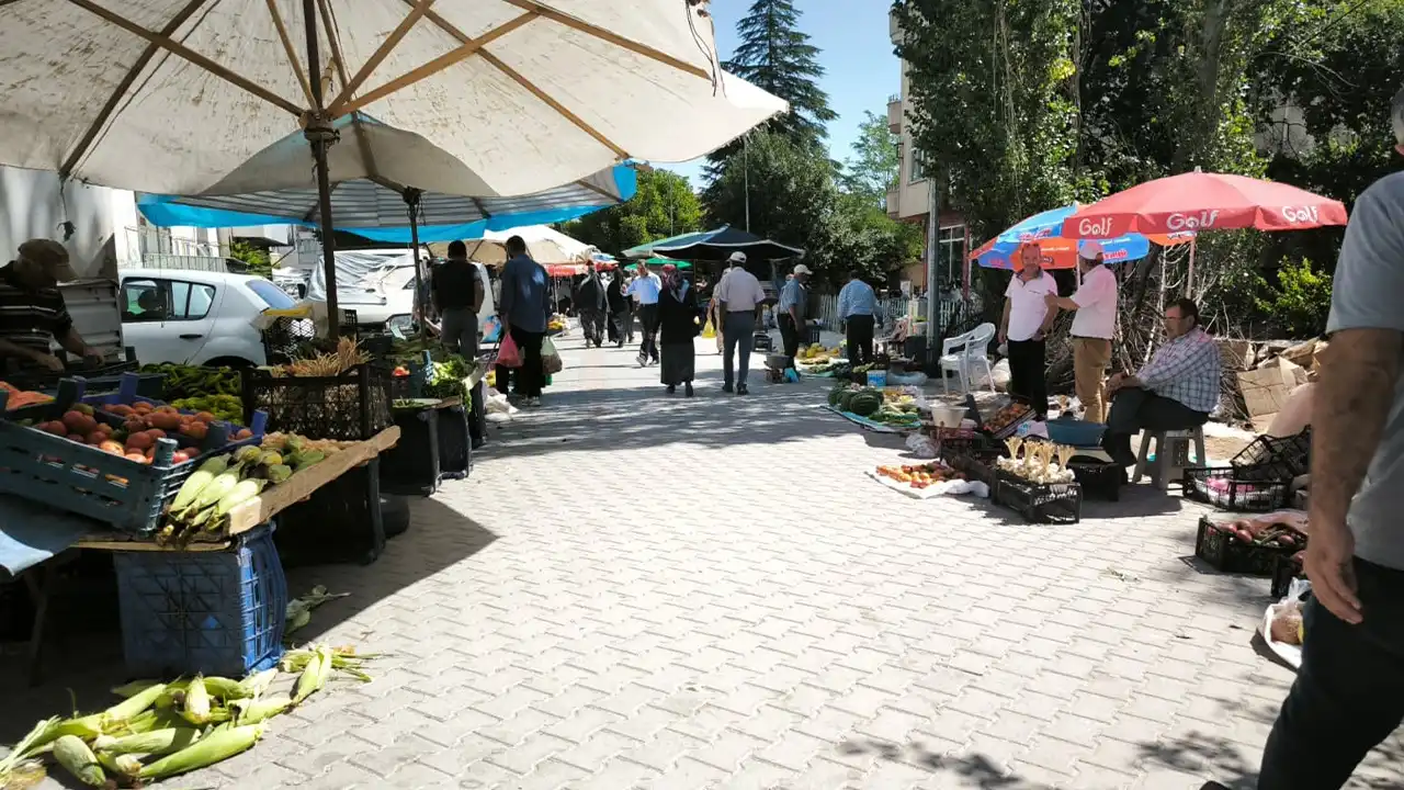 Kütahya Çavdarhisar’da Vatandaşlar Pazarda Buluştu-3