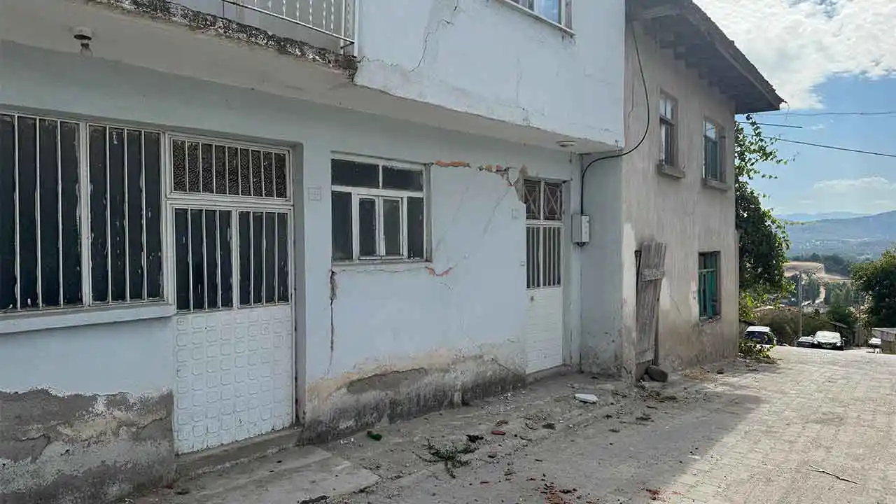 Kütahya Valisi Işın, Deprem Bölgesinde Incelemeler Yaptı5