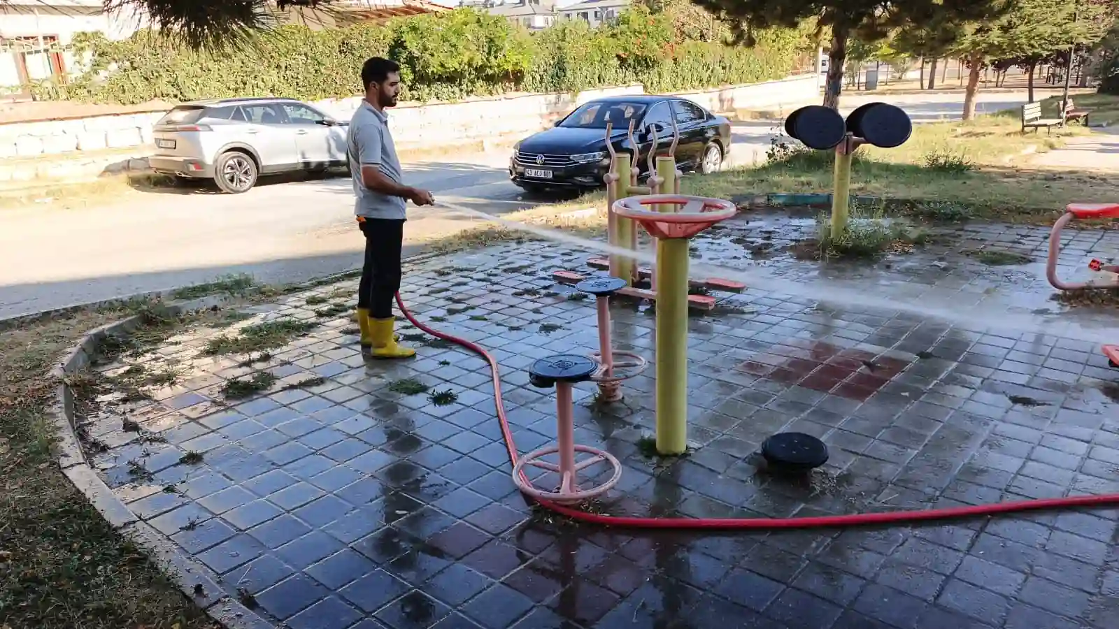 Kütahya’da Çocuk Oyun Parkları Temizleniyor 2