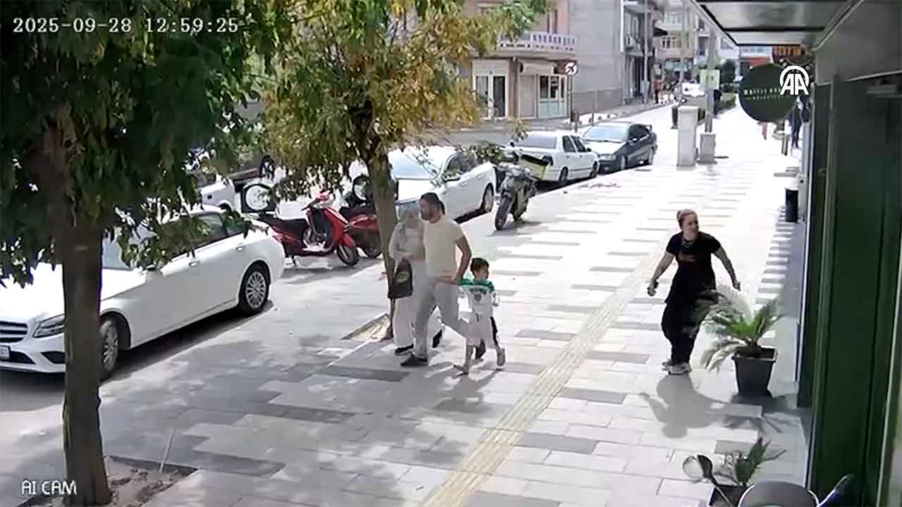 Kütahya’da Deprem Anı Güvenlik Kamerasına Yansıdı4