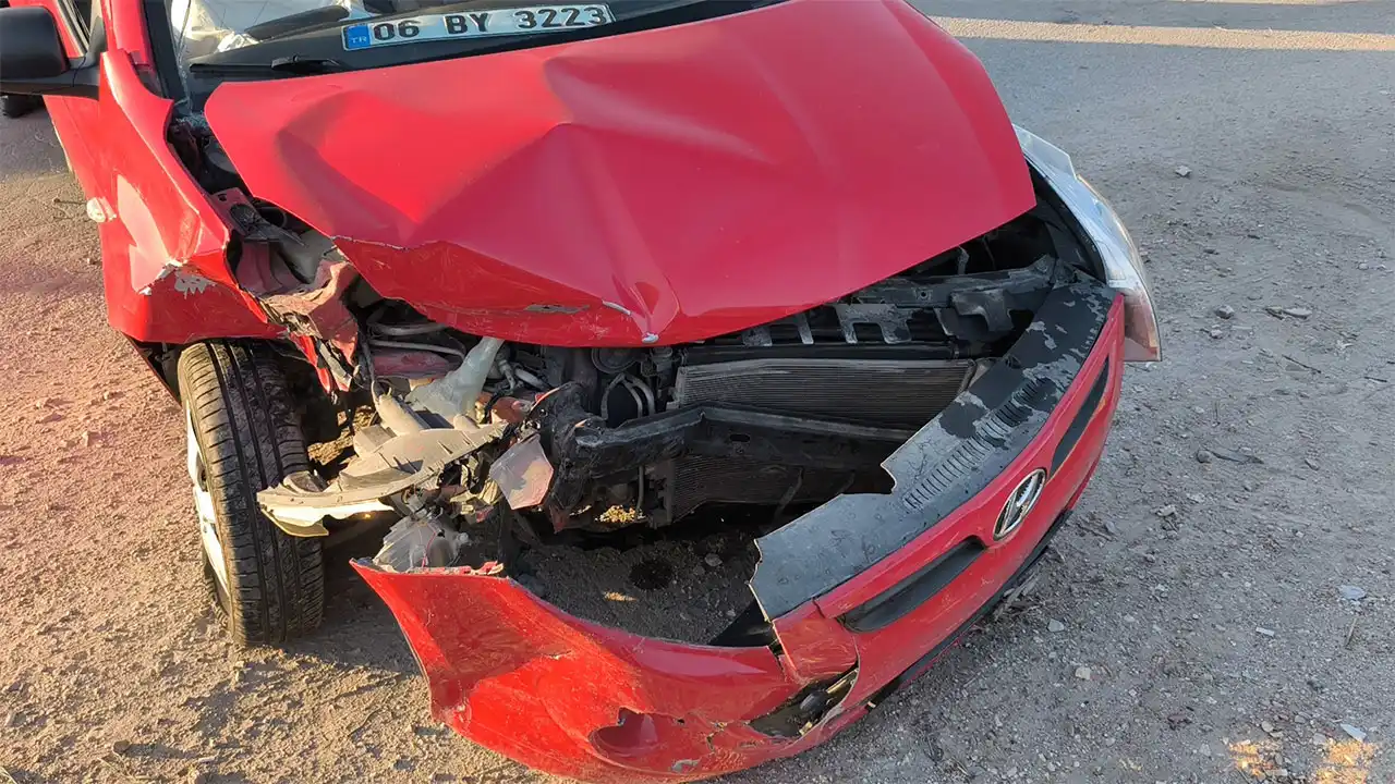 Kütahya’da Iki Otomobil Kafa Kafaya Çarpıştı, 6 Yaralı4