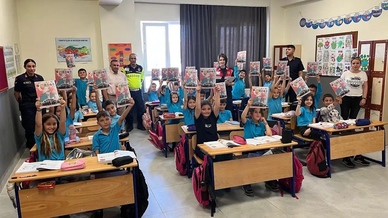 Kütahya’da Jandarmadan Güvenli Okul Güvenli Gelecek Etkinliği2