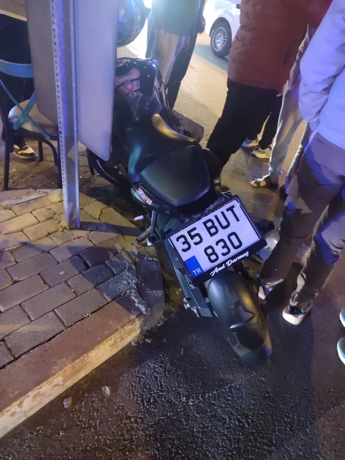 Kütahya’da Motosiklet Kaldırıma Çarptı, 1 Yaralı 1