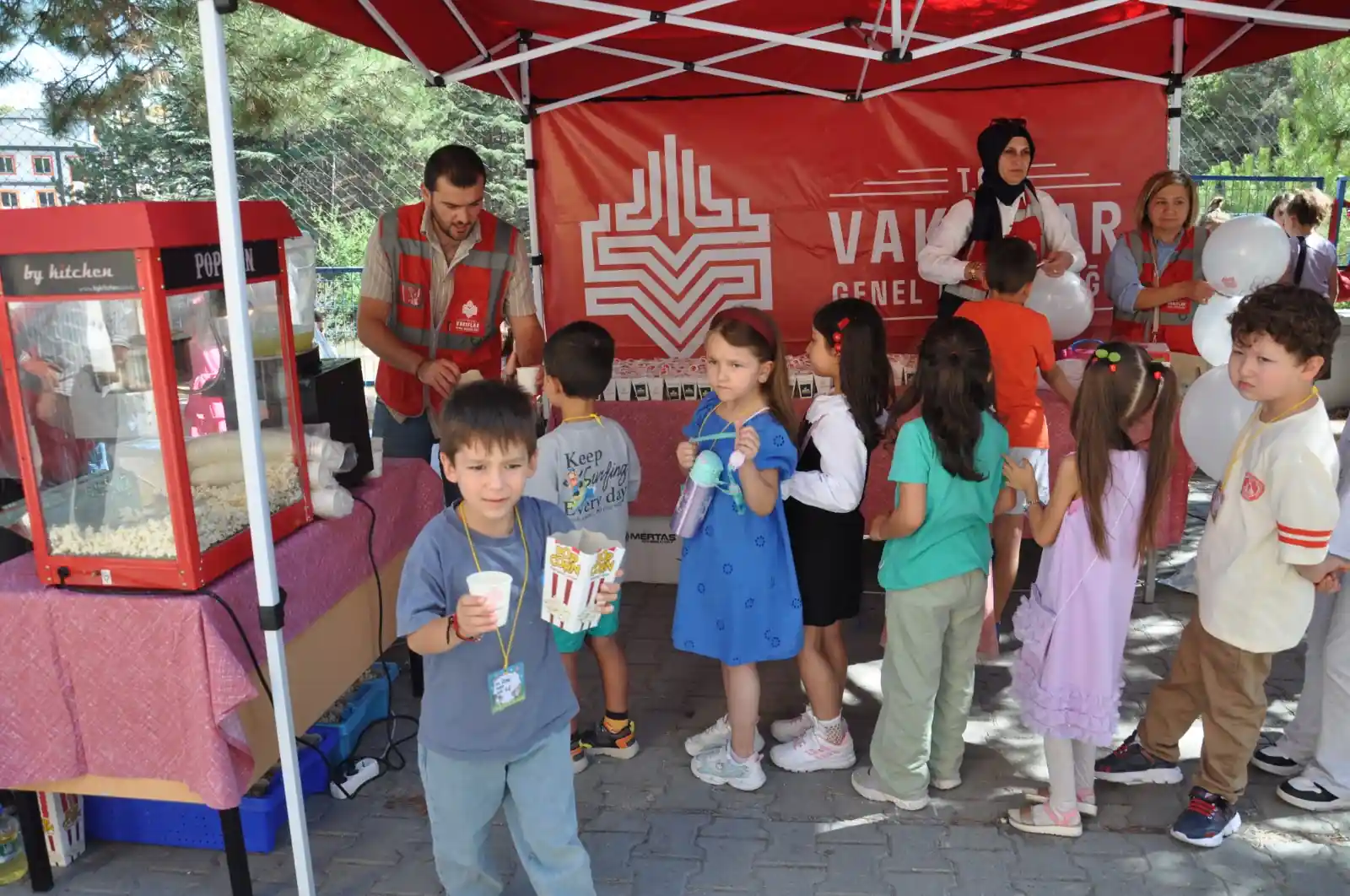 Kütahya’da Öğrencilere Mevlit Kandilinde Ikram Sürprizi 1
