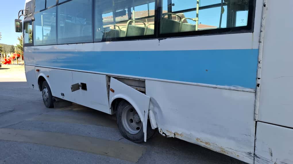 Kütahya'da Otomobil, Halk Otobüsüne Çarptı (3)