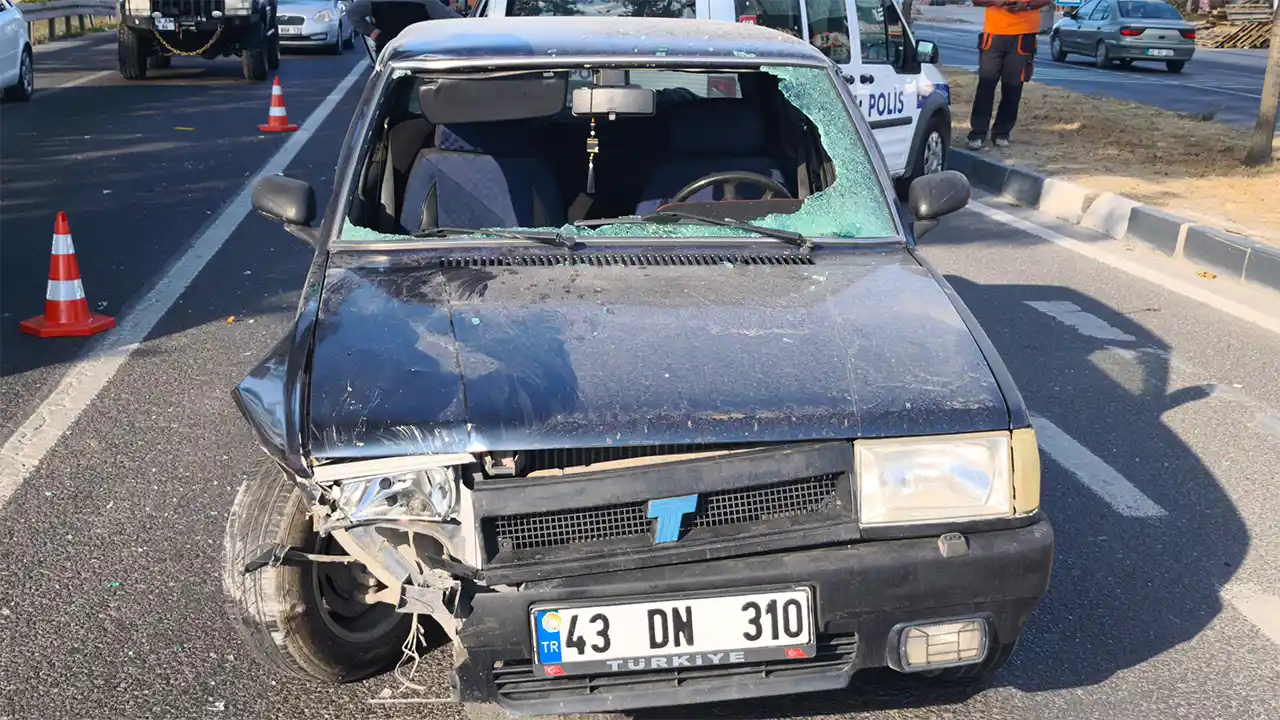 Kütahya’da Otomobil Motosiklete Çarptı, 1 Ağır Yaralı 4