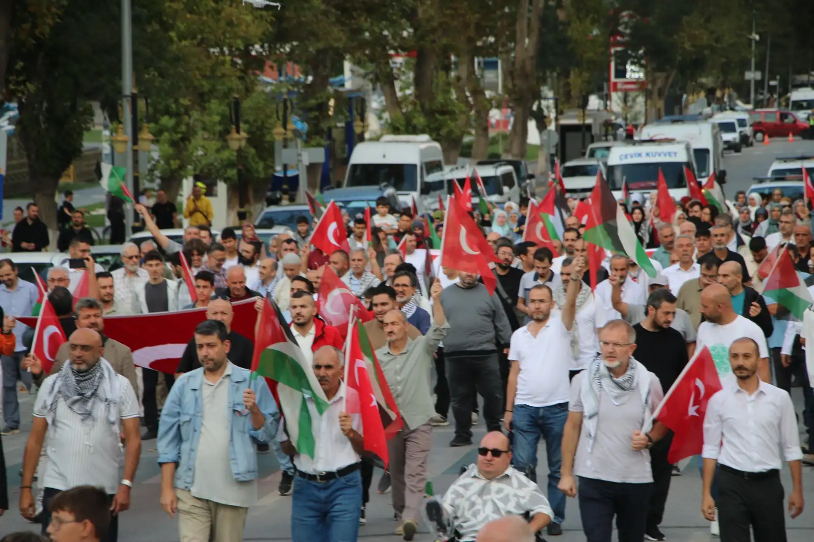 Kütahya’da Vatandaşlar Filistin’e Destek Filosu Için Yürüdü1