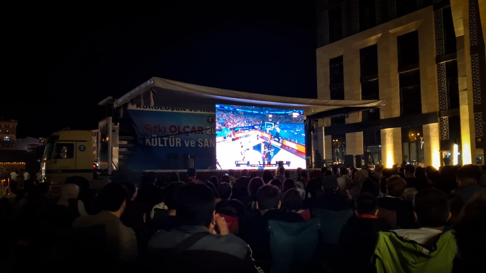 Kütahyalılar Eurobasket Final Heyecanını Dev Ekranda Yaşadı (3)