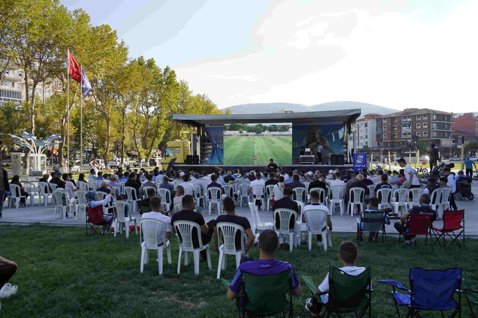 Kütahyaspor Taraftarları Maçı Dev Ekrandan Takip Etti3 (3)