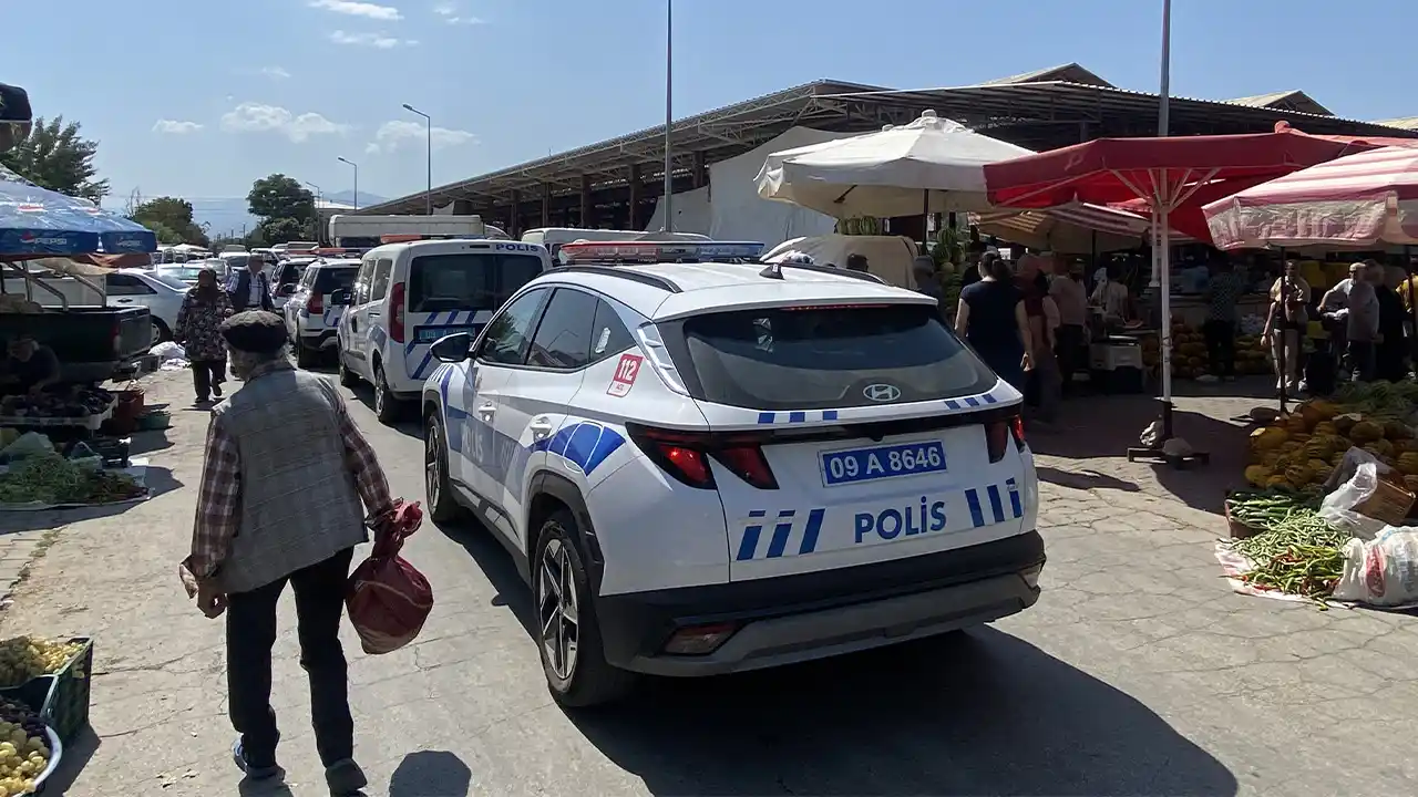 Pazarda Bıçaklı Kavga 1 Kişi Ağır Yaralandı