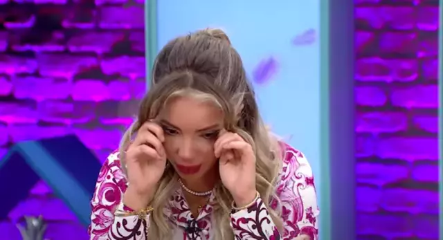 Zor Gunler Geciriyor Aleyna Dalveren Canli 19057797 3561 M