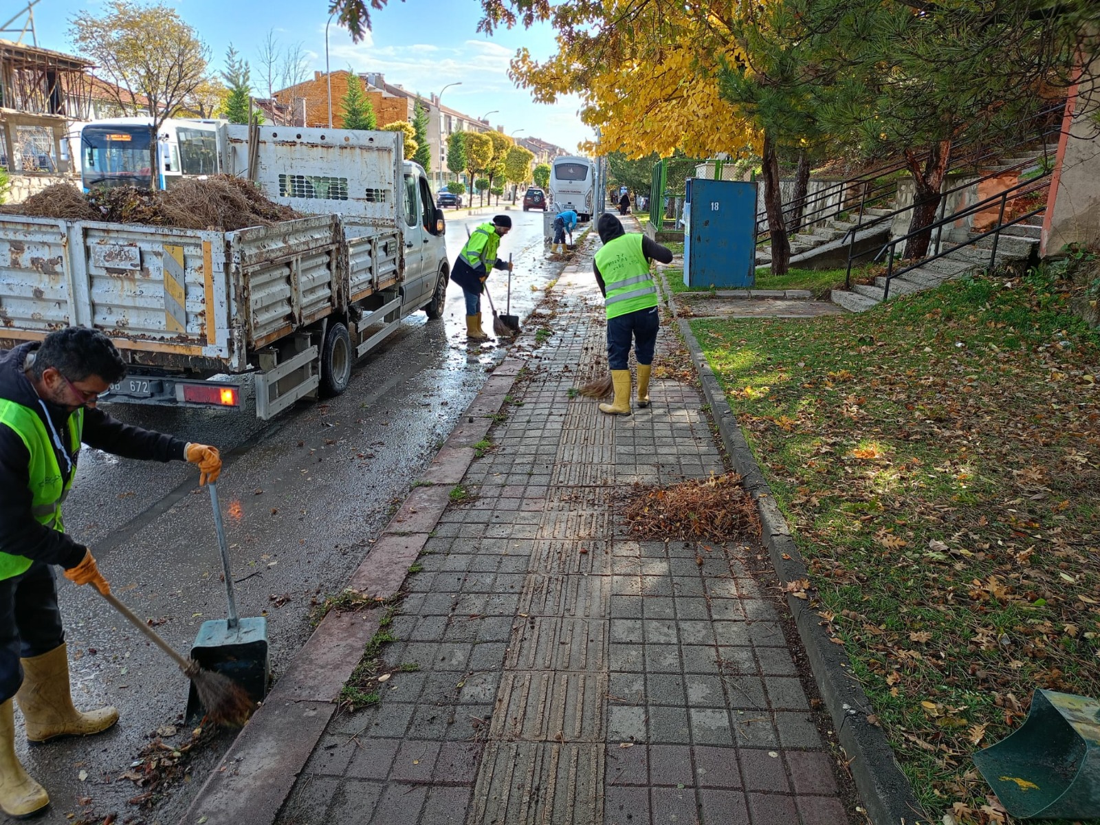 Kütahya’da Hasan Polatkan Caddesi’nde Yağmur Sonrası Temizlik 0