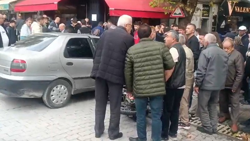 Kütahya Tavşanlı’da motosiklet otomobile çarptı-1