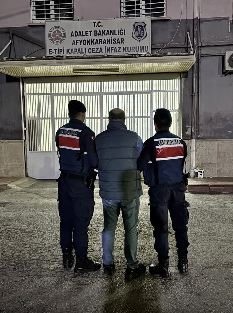 Afyonkarahisar’da Düğünde Havaya Ateş Açan Şahıs Tutuklandı (1)