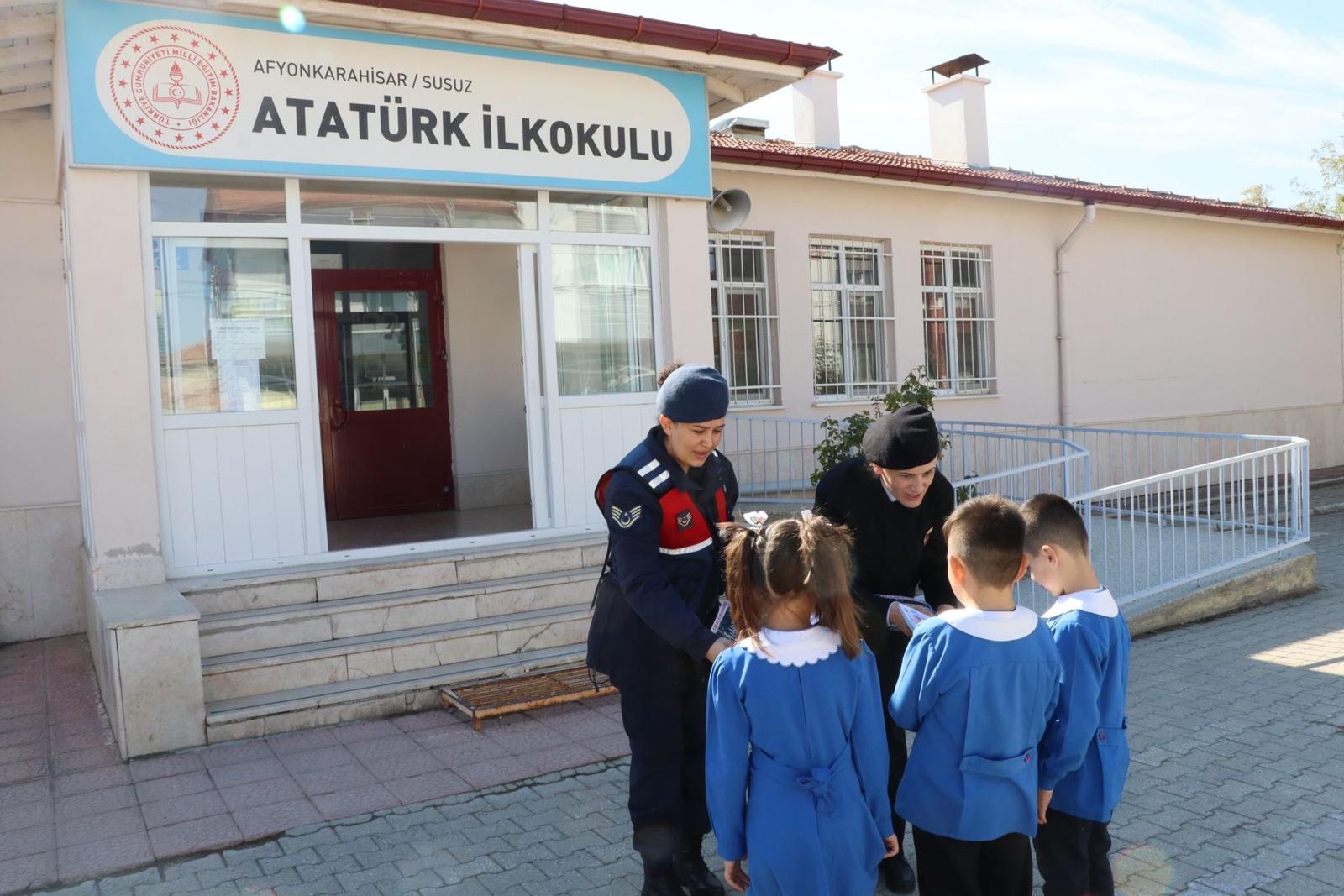 Afyonkarahisar'da Jandarmadan Kades Bilgilendirmesi (2)