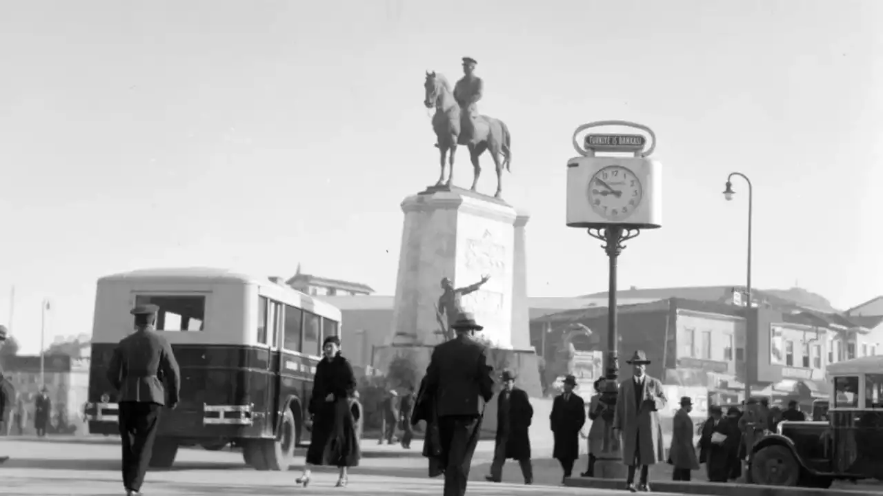 Ankara'nın Başkent Oluşunun 102. Yılı Törenlerle Kutlanıyor