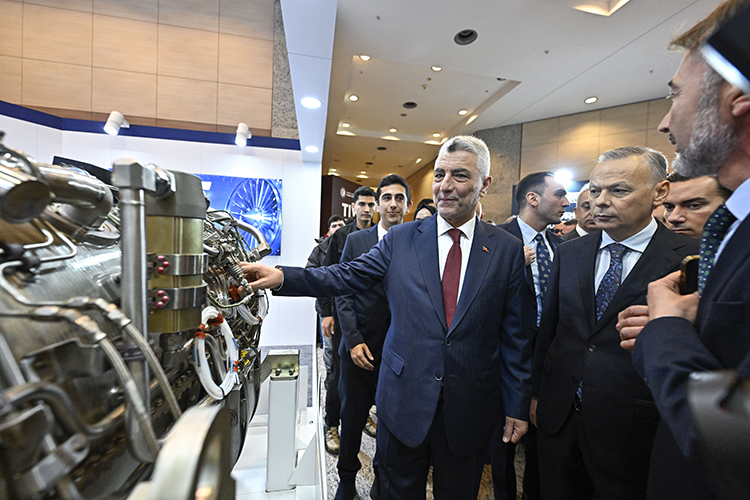 Bakan Bolat Almanya’ya 100 Togg Otomobil Ihraç Edildi4