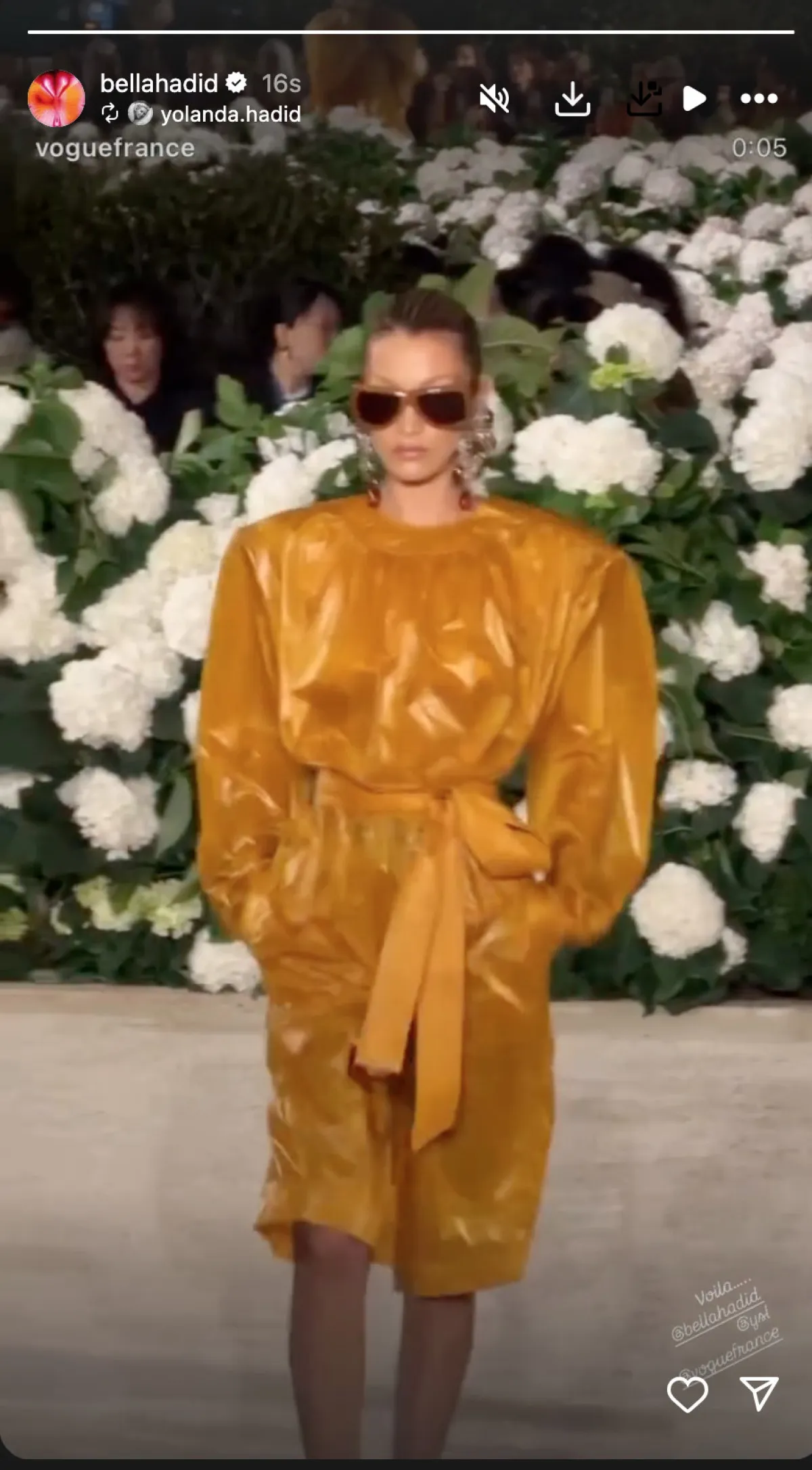 Bella Hadid Geri Döndü! Paris Moda Haftası’nda Podyumda1