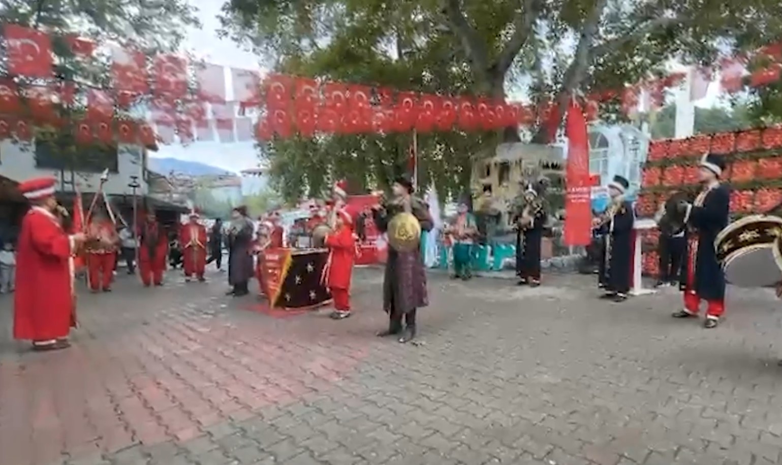Bilecik’in İnhisar Ilçesinde Bu Yıl Altıncısı Düzenlenen Nar Festivali, Yarışmalar, Mehter Gösterisi Ve Yöresel Ürünlerle Dolu Dolu Geçti. 1