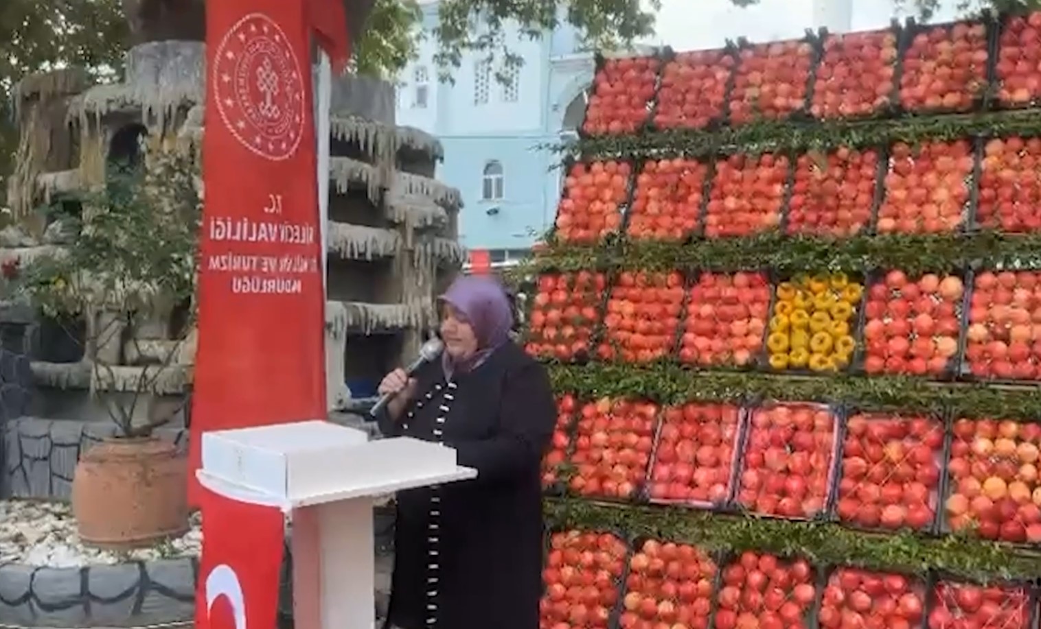 Bilecik’in İnhisar Ilçesinde Bu Yıl Altıncısı Düzenlenen Nar Festivali, Yarışmalar, Mehter Gösterisi Ve Yöresel Ürünlerle Dolu Dolu Geçti. 2