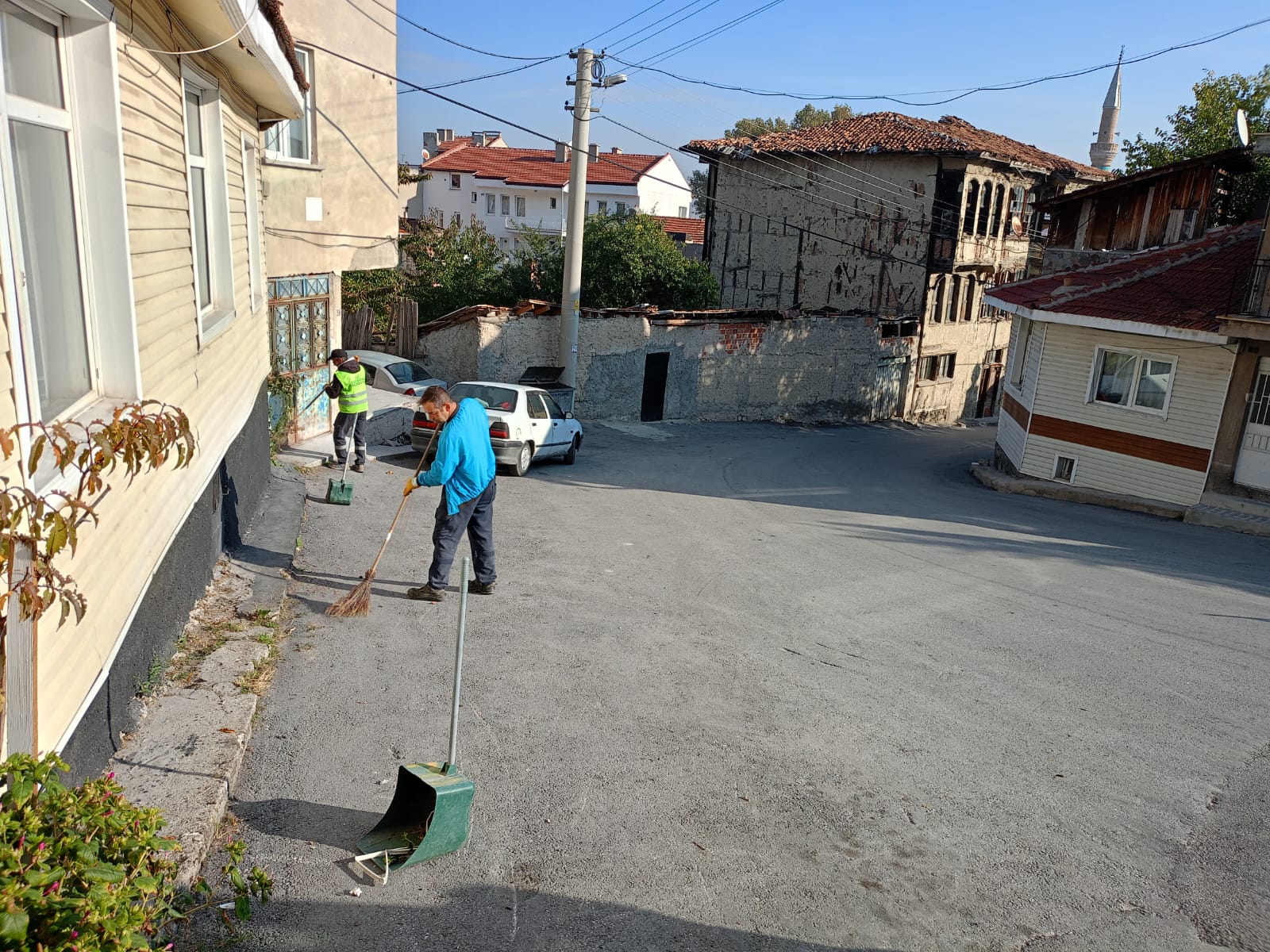 istiklal mahallesi sokak aralarında temizlik yapıldı