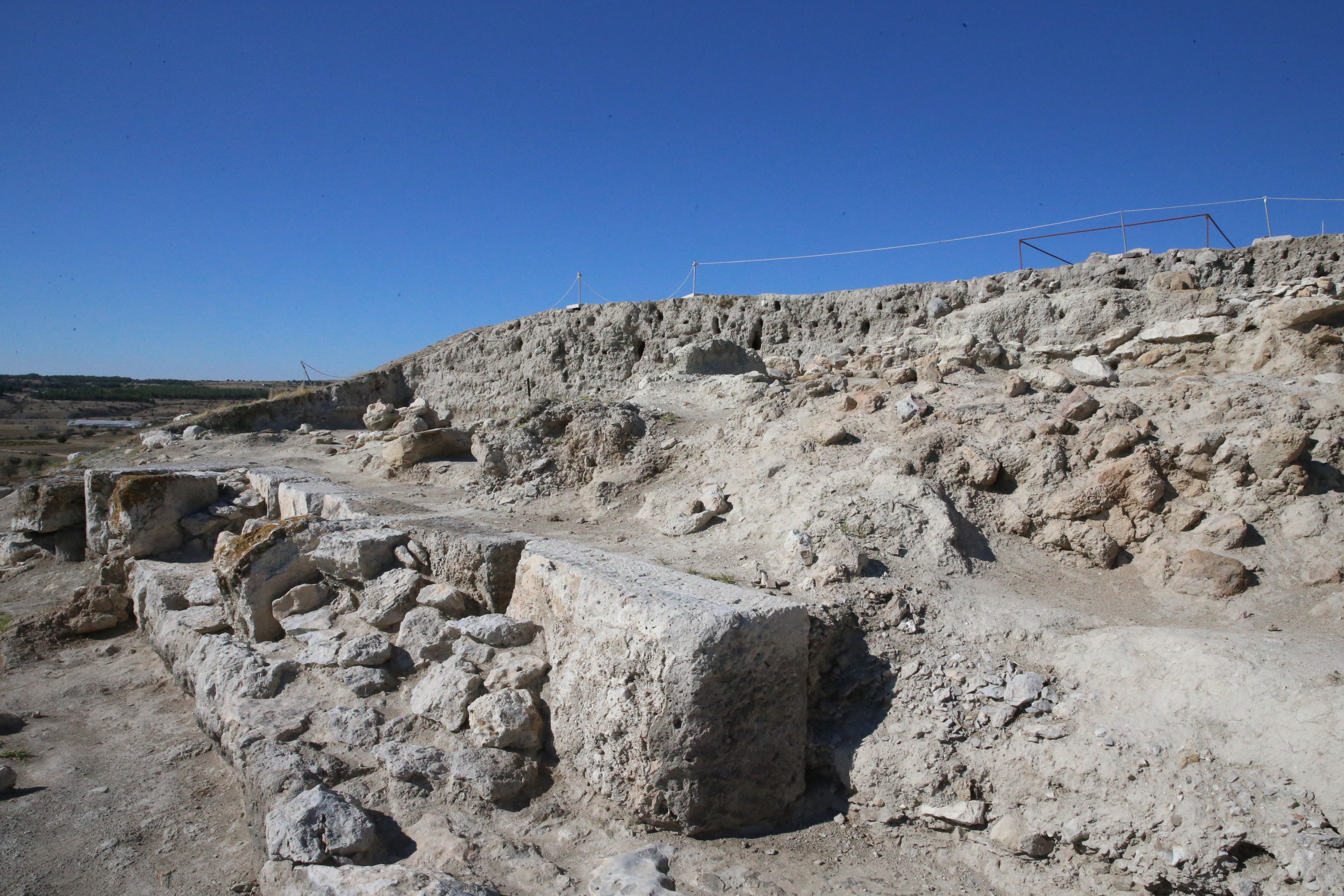 Denizli’de 4500 Yıllık Yanmış Ev Kalıntısı Bulundu (1)