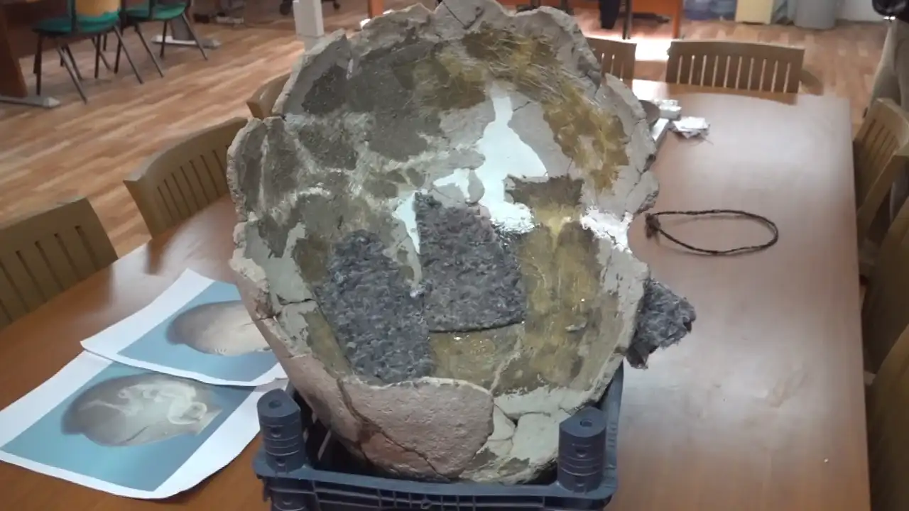 Eskişehir Küllüoba’da El Kabartmalı Küp Mezar Bulundu3