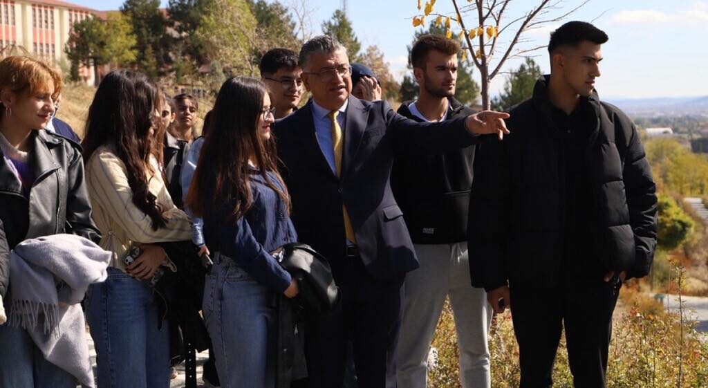 Gediz Myo Öğrencileri Evliya Çelebi Yerleşkesini Gezdi1