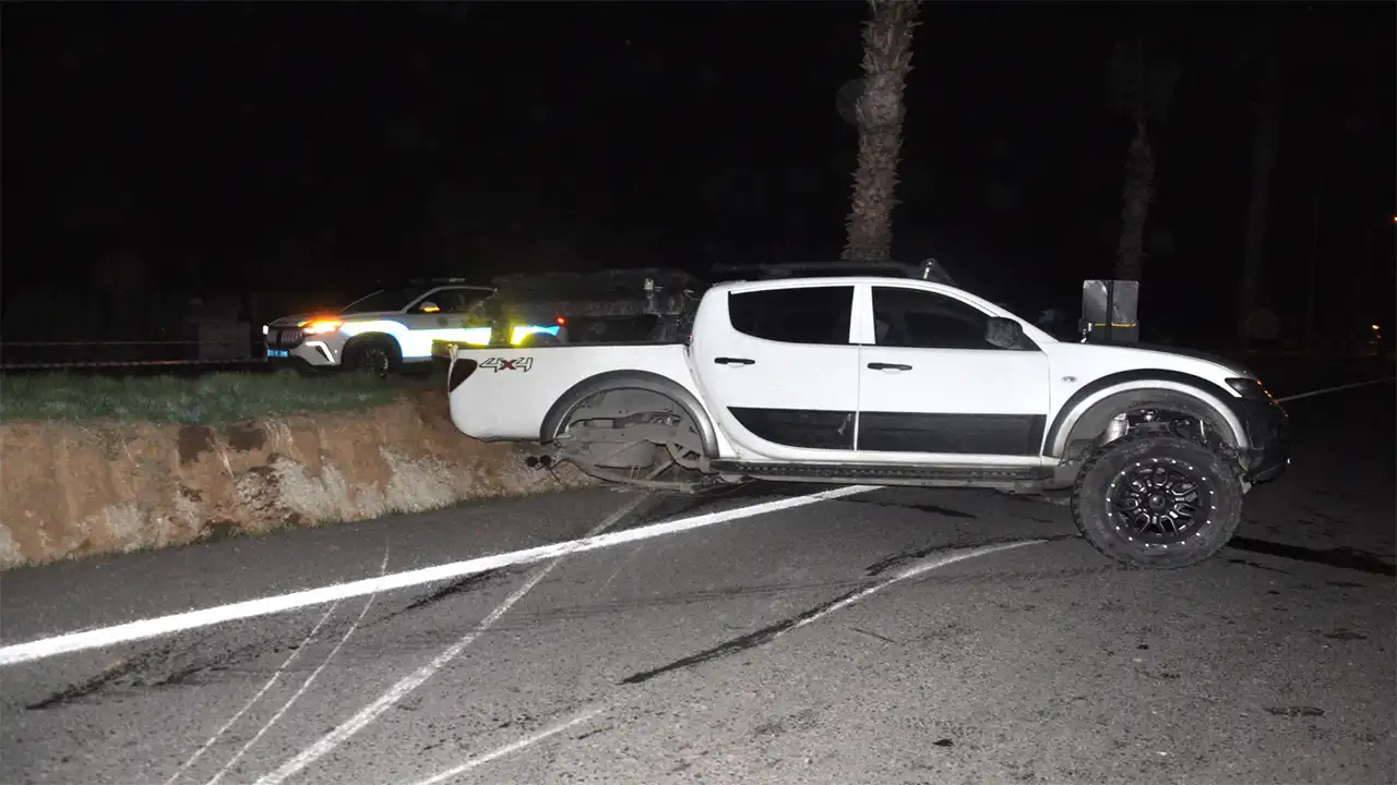 İzmir’de Otomobil Ile Pikap Çarpıştı 6 Yaralı 2