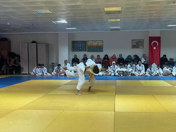 Judoda Ekim Ayı Kemer Sınavında 100 Sporcu Terfi Etti 3
