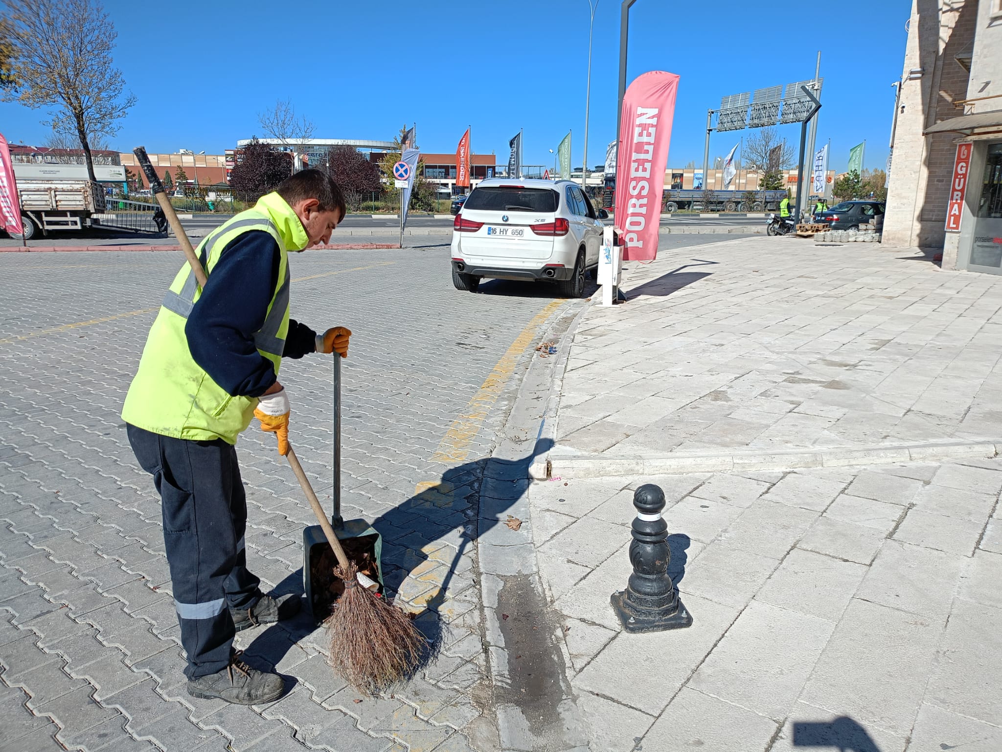 Kütahya Çiniciler Çarşısı Girişinde Temizlik Çalışması (5)