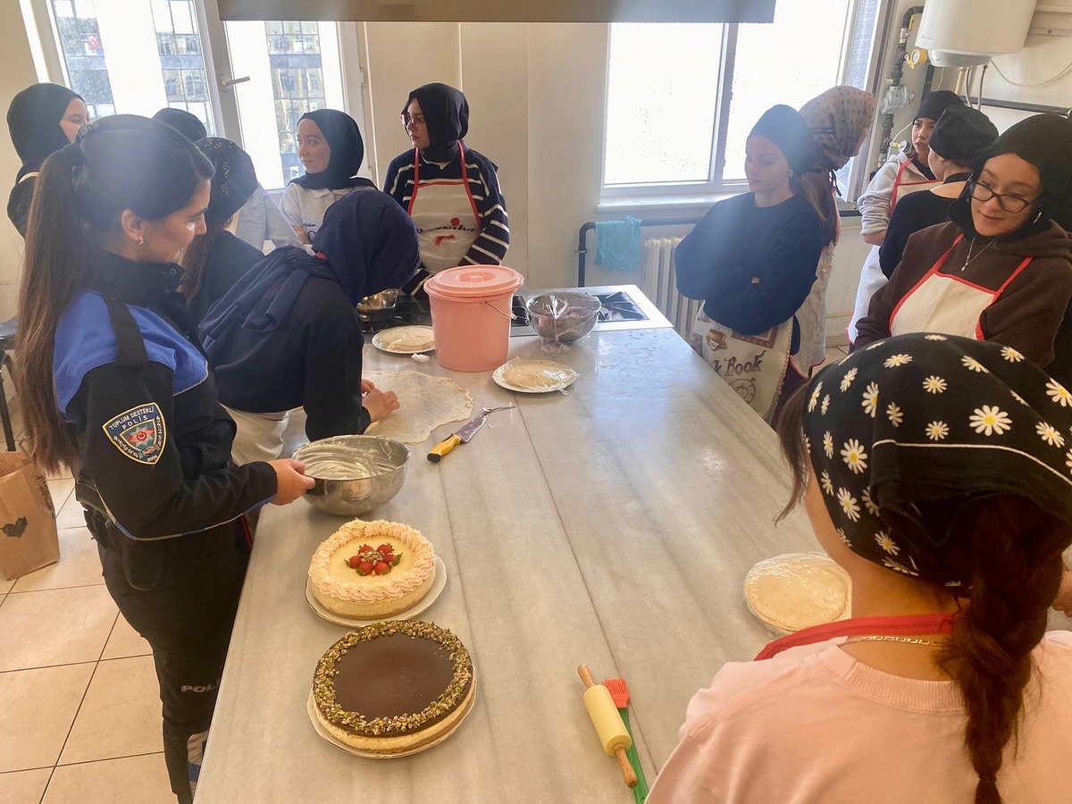 Kütahya Dumlupınar’da Gençler Pastacılıkta Yetenek Kazanıyor1