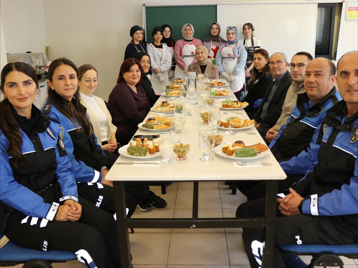 Kütahya Dumlupınar’da Gençler Pastacılıkta Yetenek Kazanıyor3