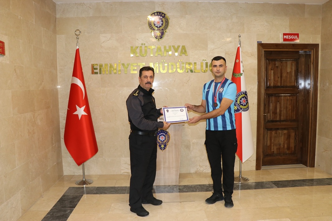 Kütahya Emniyetinden Kamu Spor Oyunlarında Bronz Başarı3