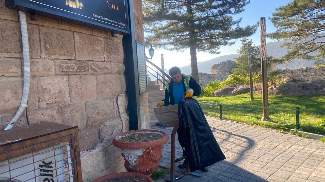 Kütahya Hisar Kalesi Çevresinde Temizlik Çalışması2