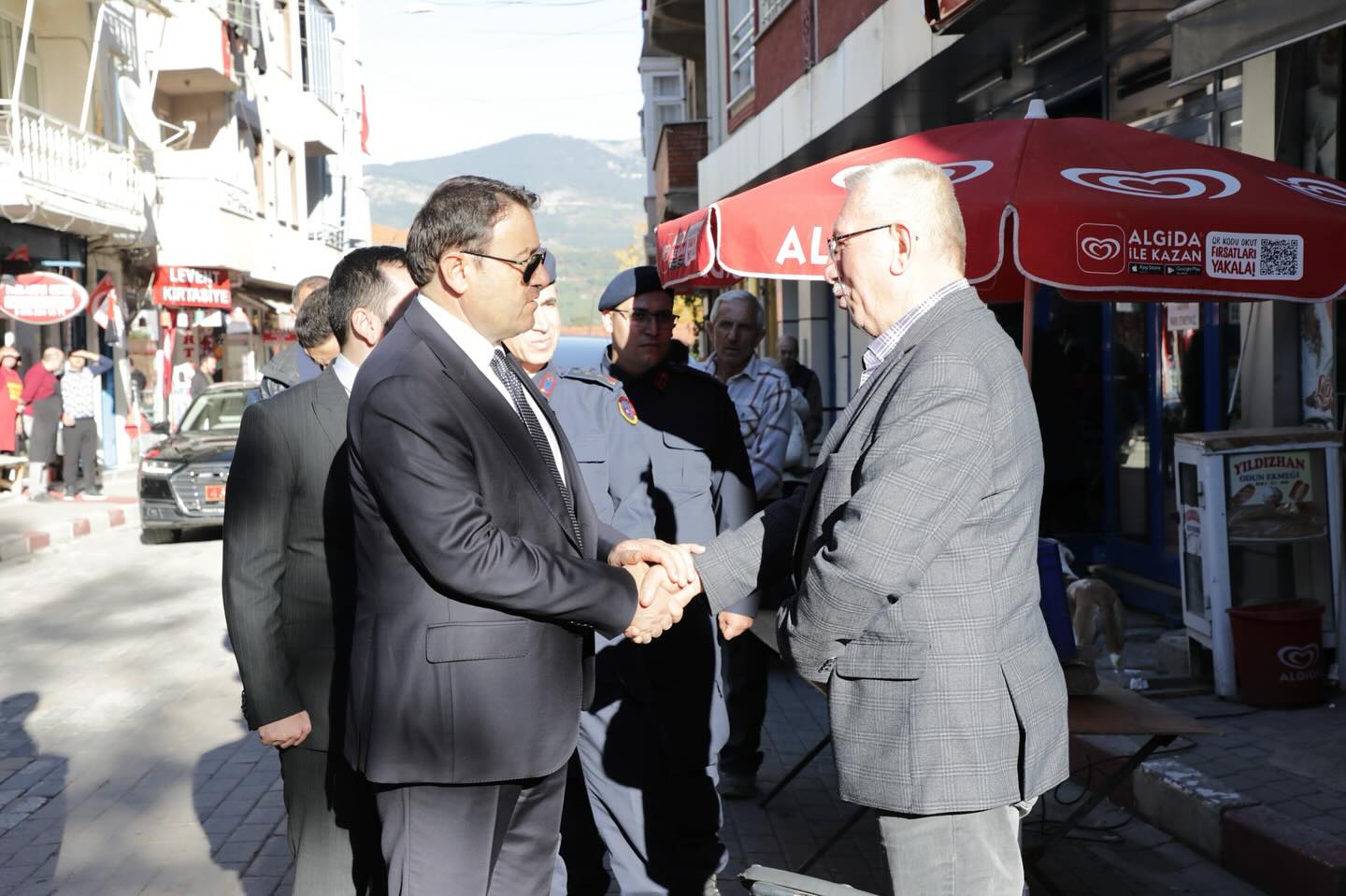 Kütahya Valisi Musa Işın Domaniç’te Esnafla Bir Araya Geldi2