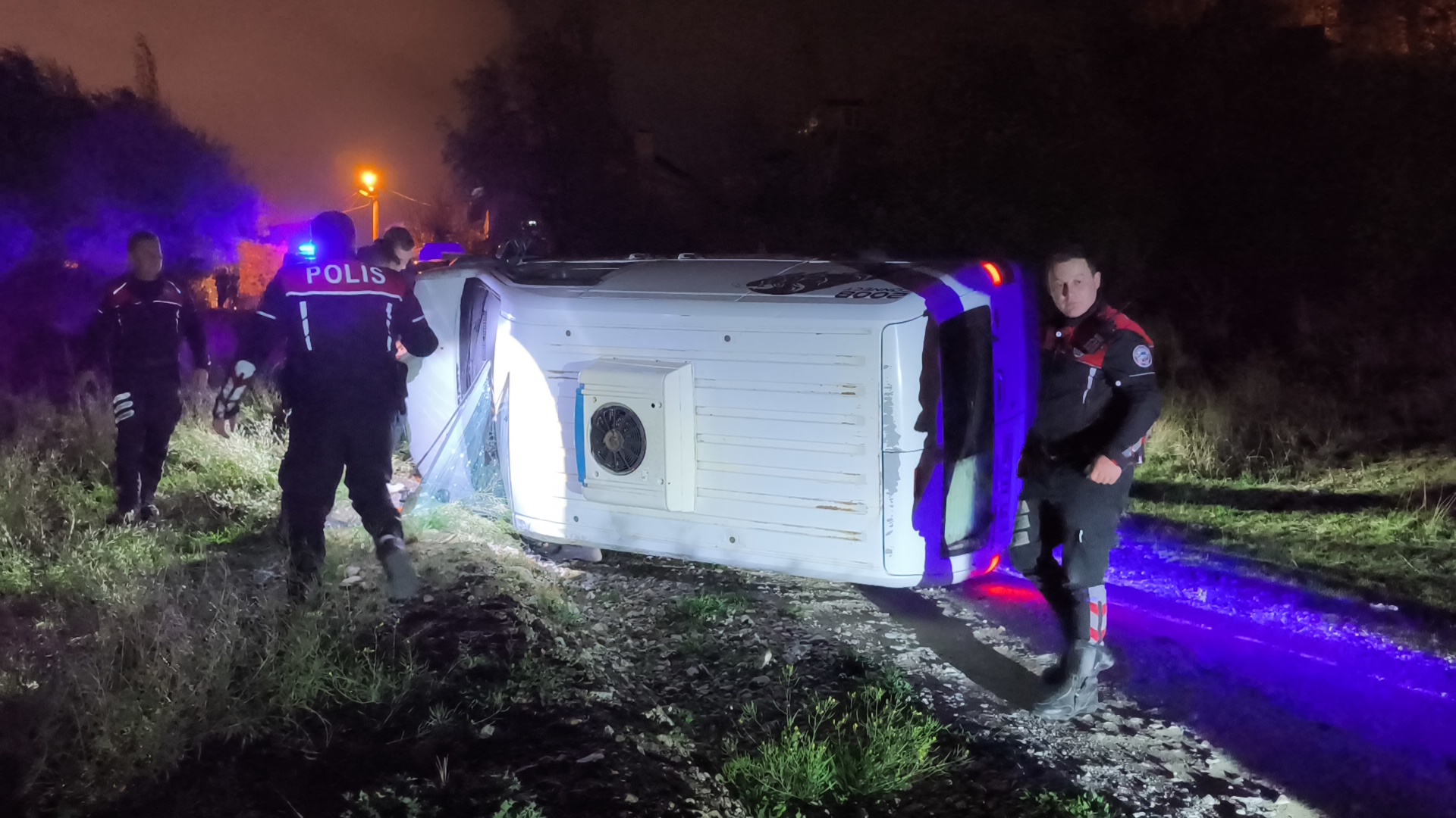 Kütahya'da Alkollü Sürücü Polisten Kaçtı, Aracını Devirdi