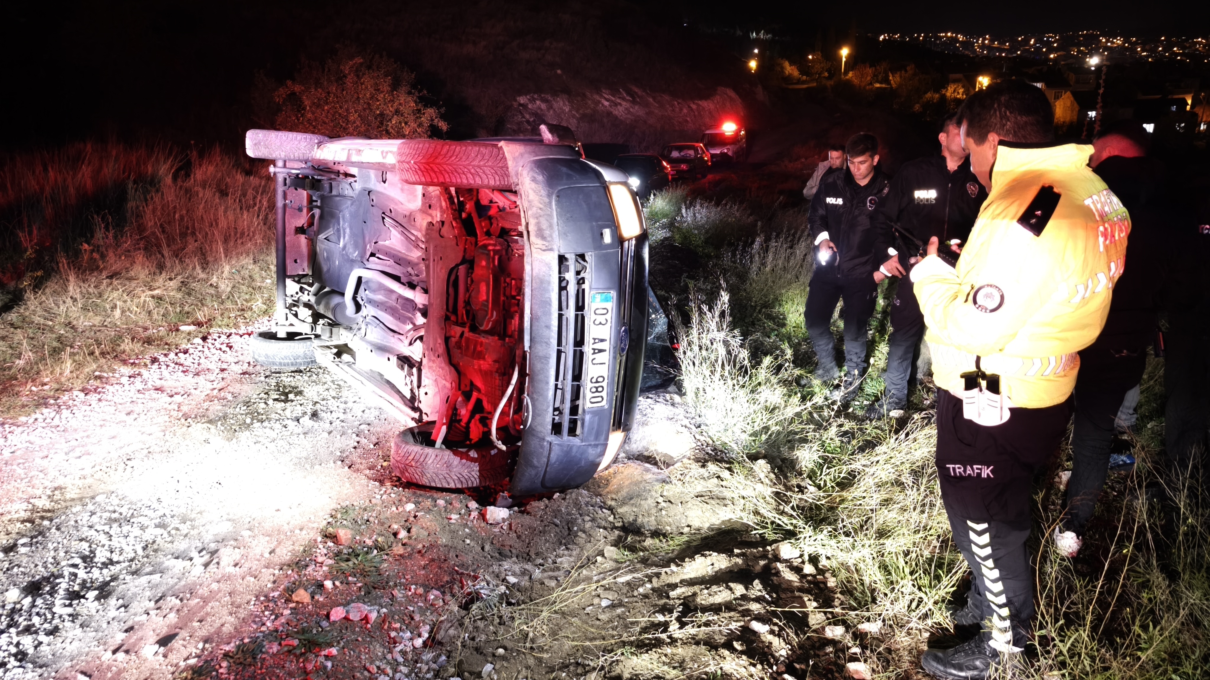Kütahya'da Alkollü Sürücü Polisten Kaçtı, Aracını Devirdi2