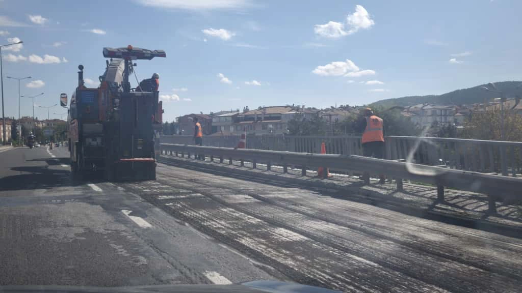 Kütahya’da Ekipler, Yol Düzeltme Çalışması Yapıyor 1