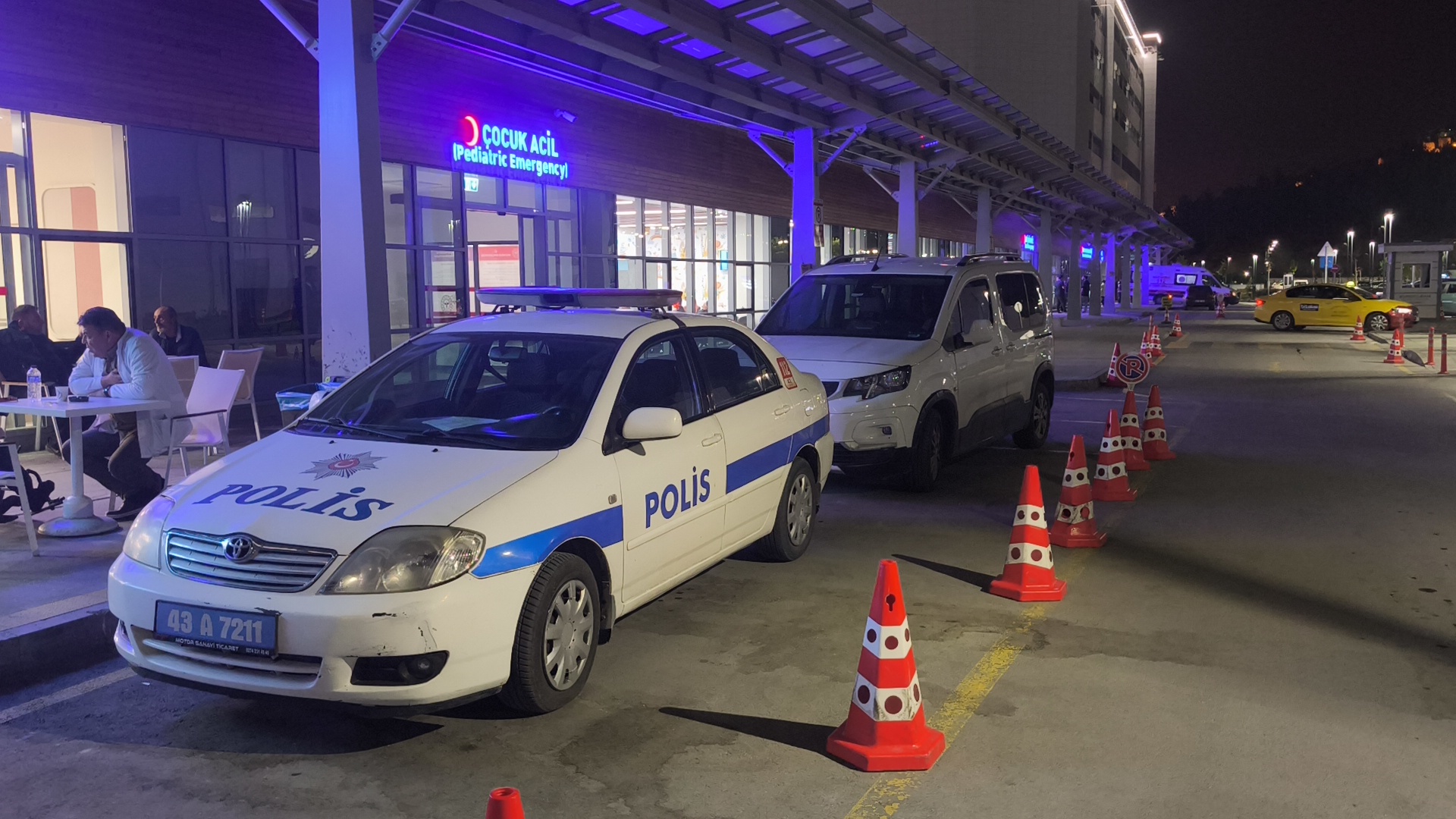 Kütahya'da Gıda Zehirlenmesi Şüphesiyle 17 Öğrenci Hastaneye Başvurdu (1)