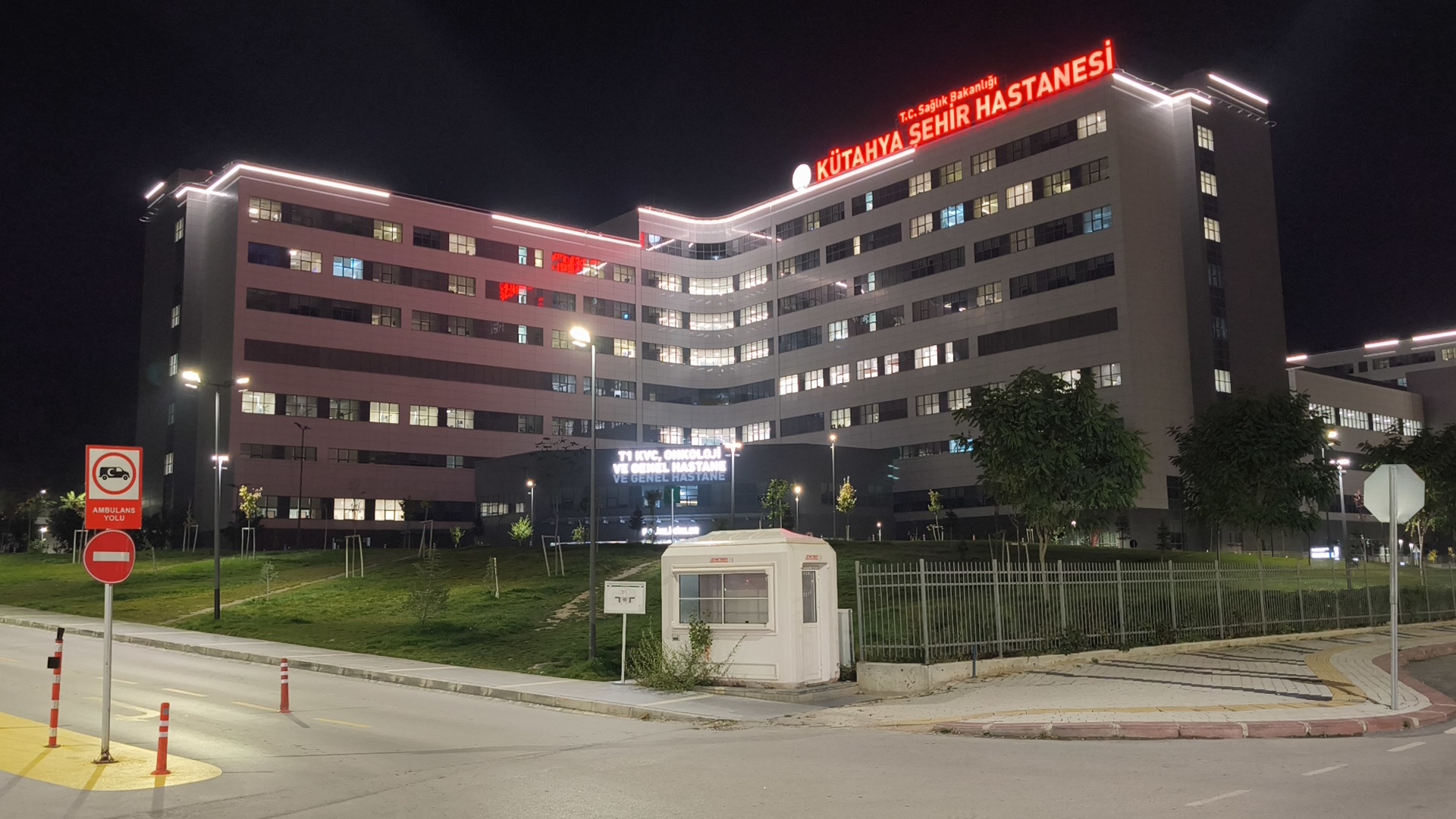 Kütahya'da Gıda Zehirlenmesi Şüphesiyle 17 Öğrenci Hastaneye Başvurdu (2)