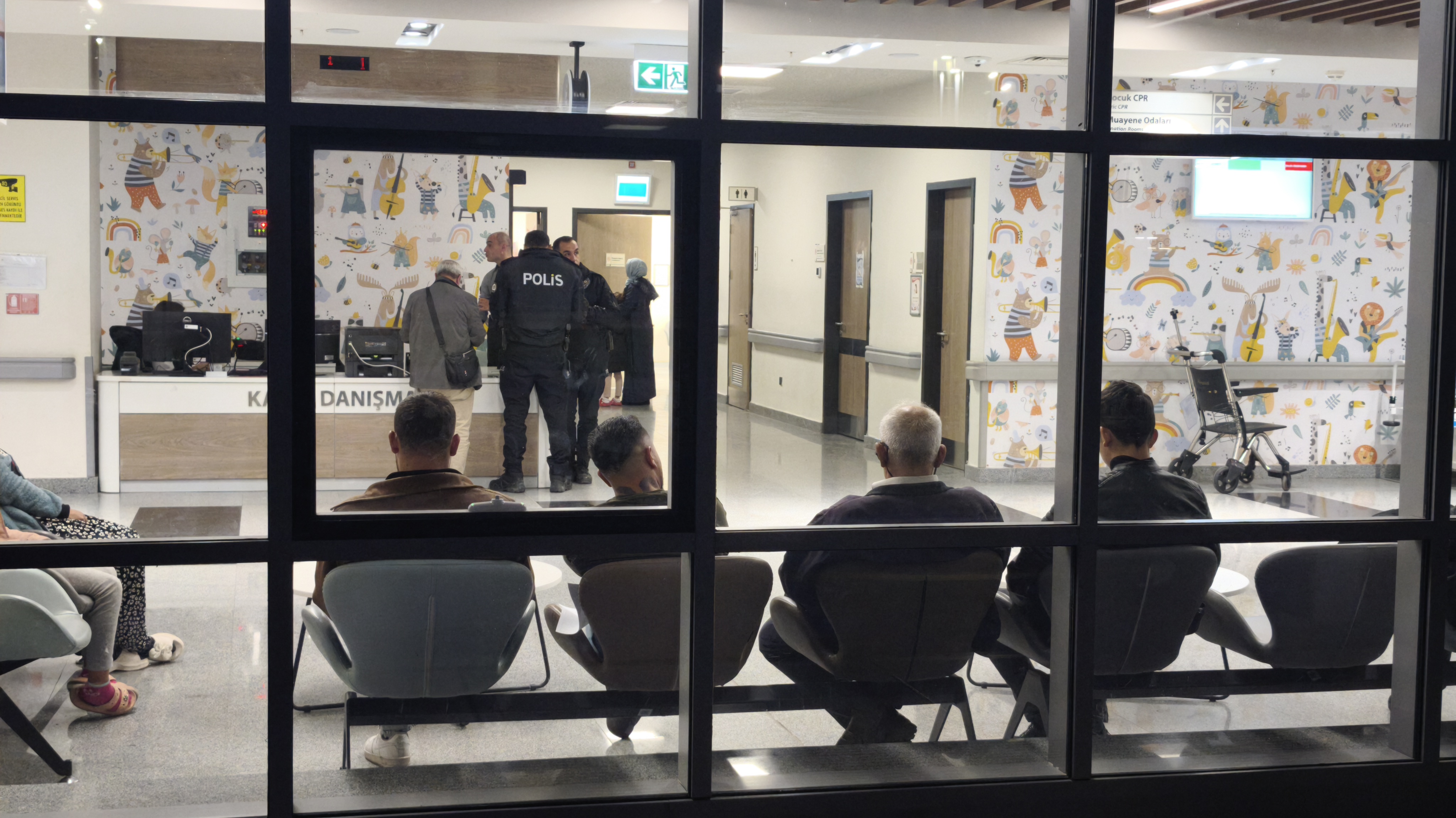 Kütahya'da Gıda Zehirlenmesi Şüphesiyle 17 Öğrenci Hastaneye Başvurdu (3)