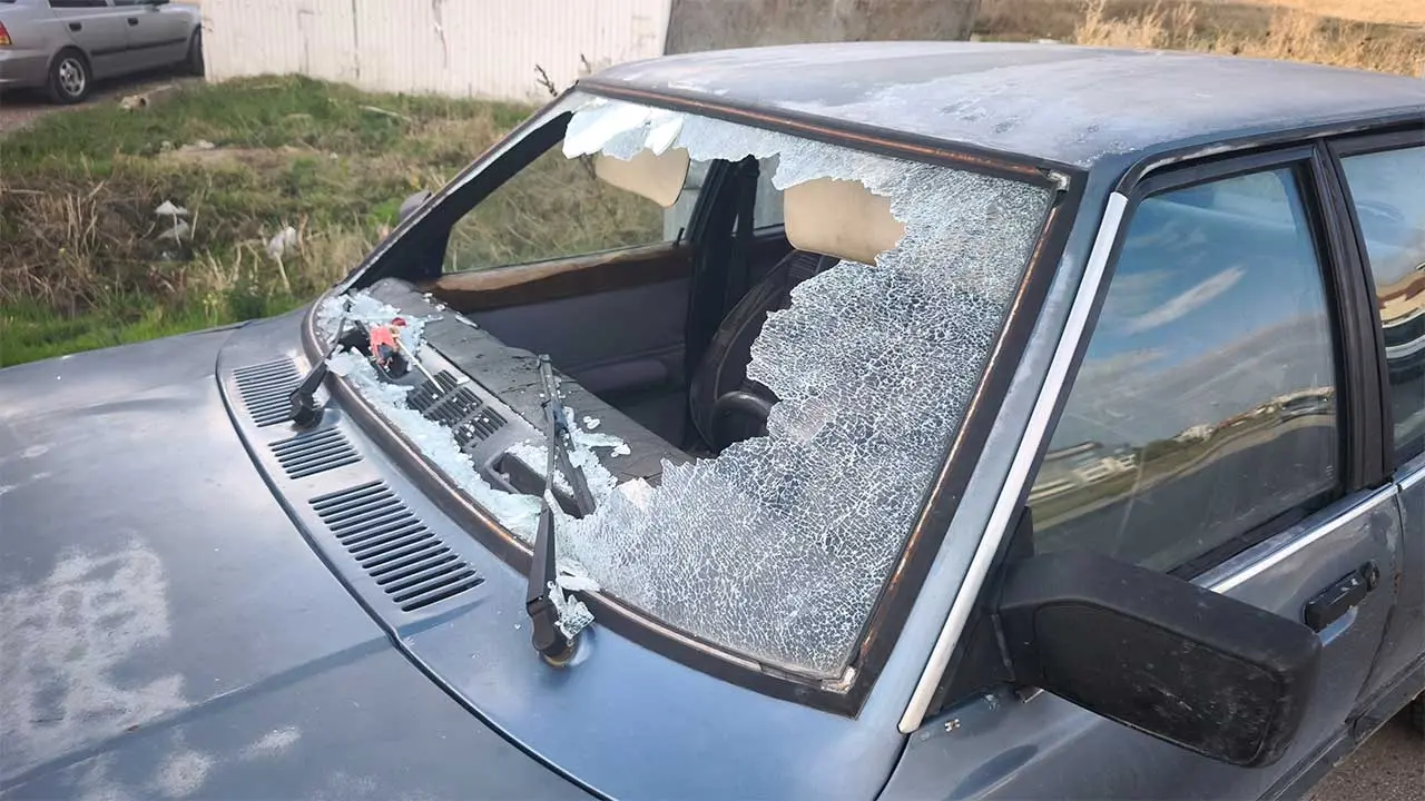 Kütahya’da Hızını Alamayan Otomobil, Iki Kişiye Çarptı4