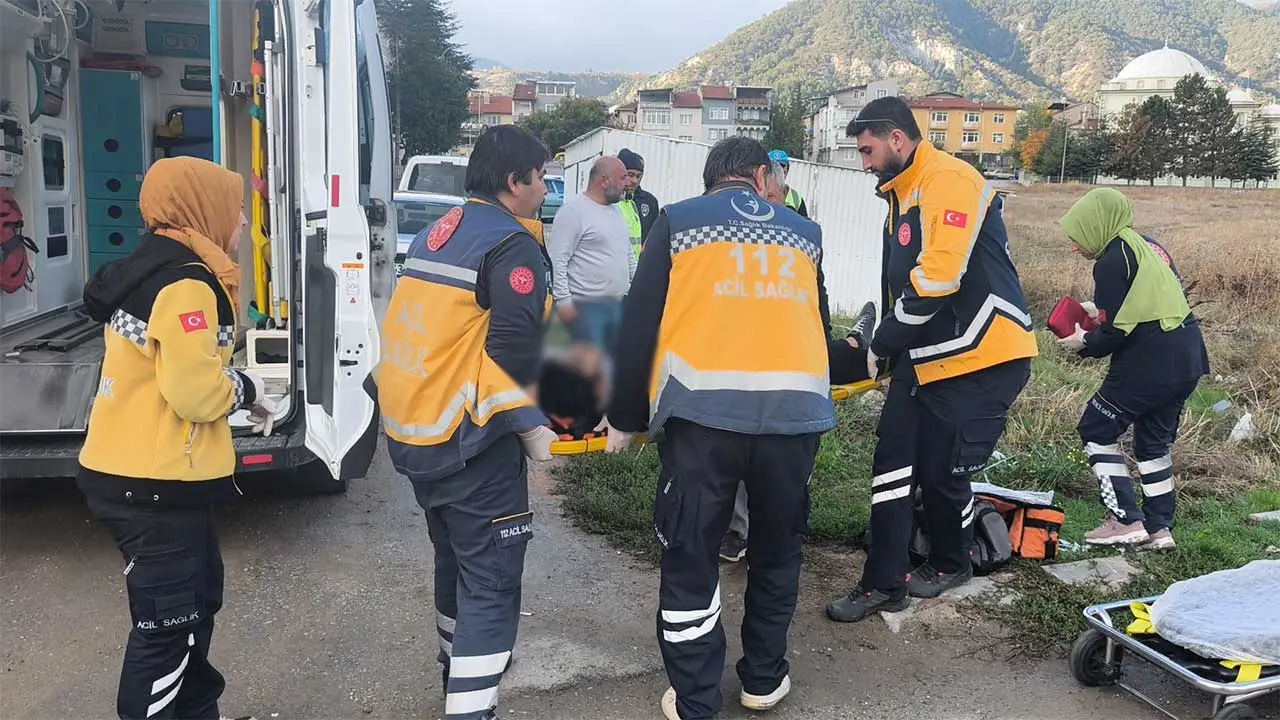 Kütahya’da Hızını Alamayan Otomobil, Iki Kişiye Çarptı6