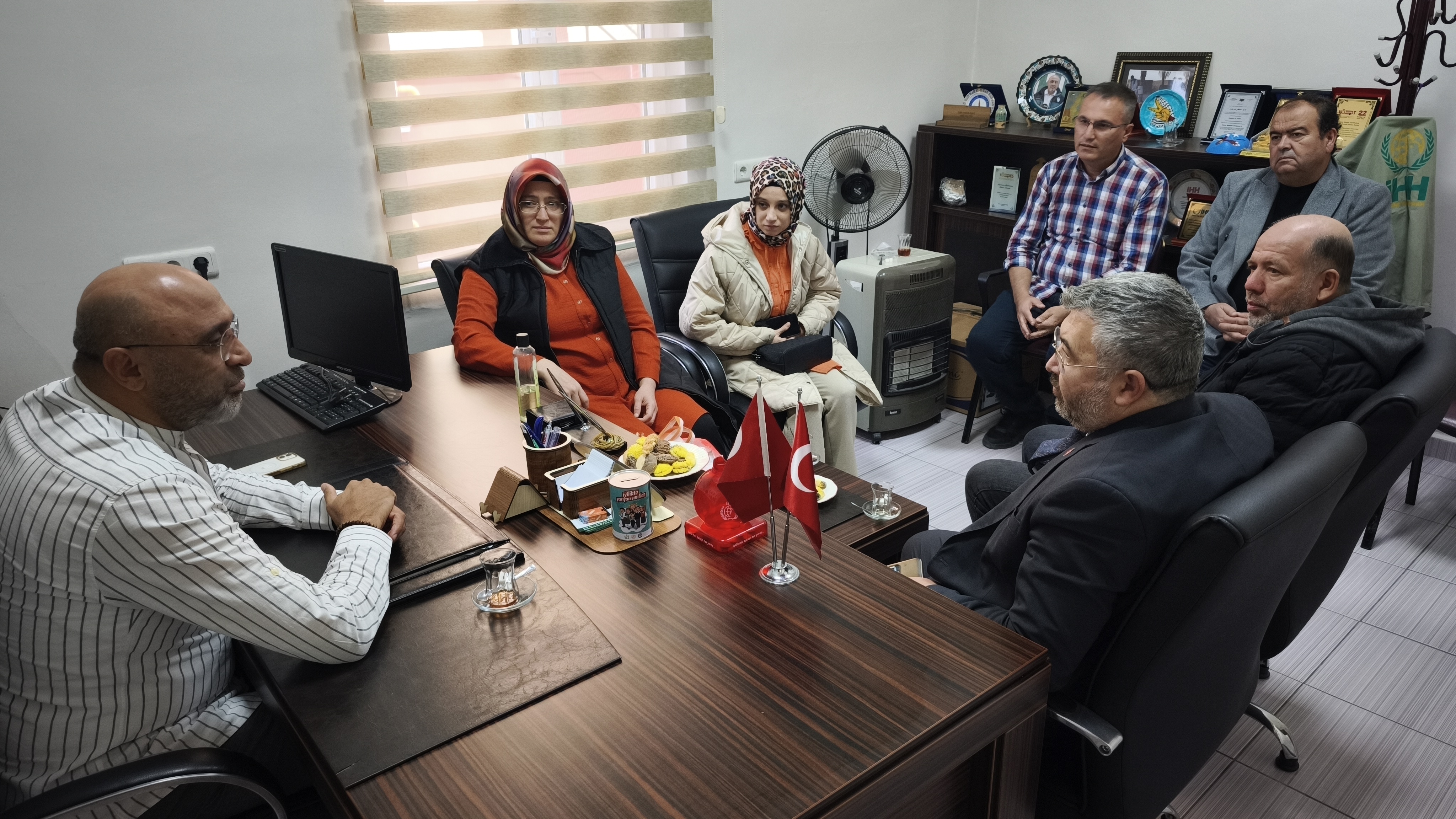 Kütahya’da Ilçe Halkı Gazze Için El Ele Verdi (4)