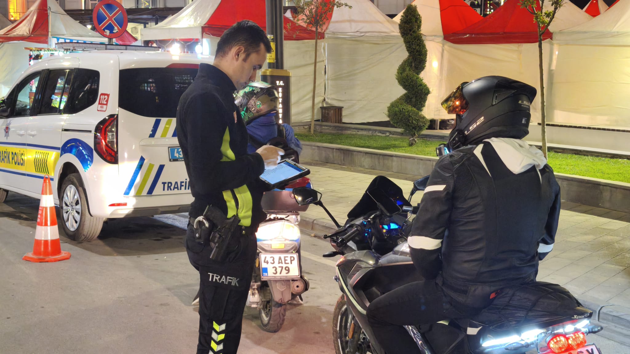 Kütahya’da Motosiklet Sürücülerine Çanta Denetimi (2)