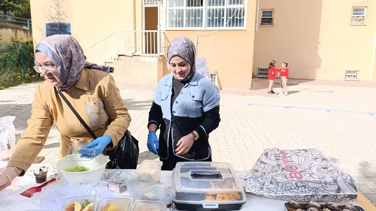 Kütahya’da Öğrenci, Öğretmen Ve Velilerinden Gazze Kermesi 3